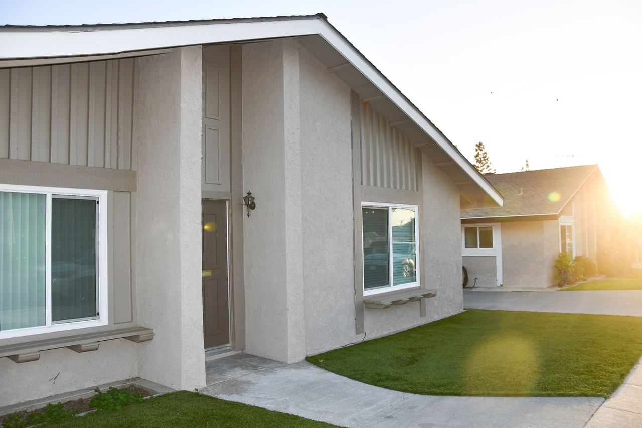 802 E La Veta Ave - Photo 3 of 36