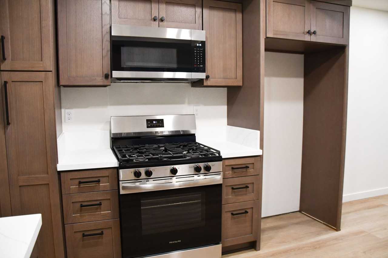 802 E La Veta Ave - Photo 5 of 36