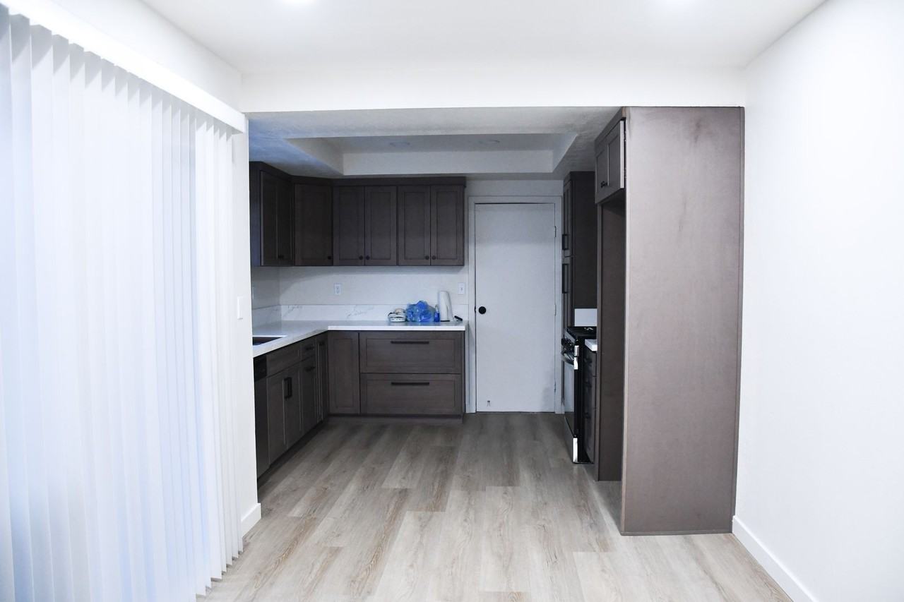 802 E La Veta Ave - Photo 7 of 36