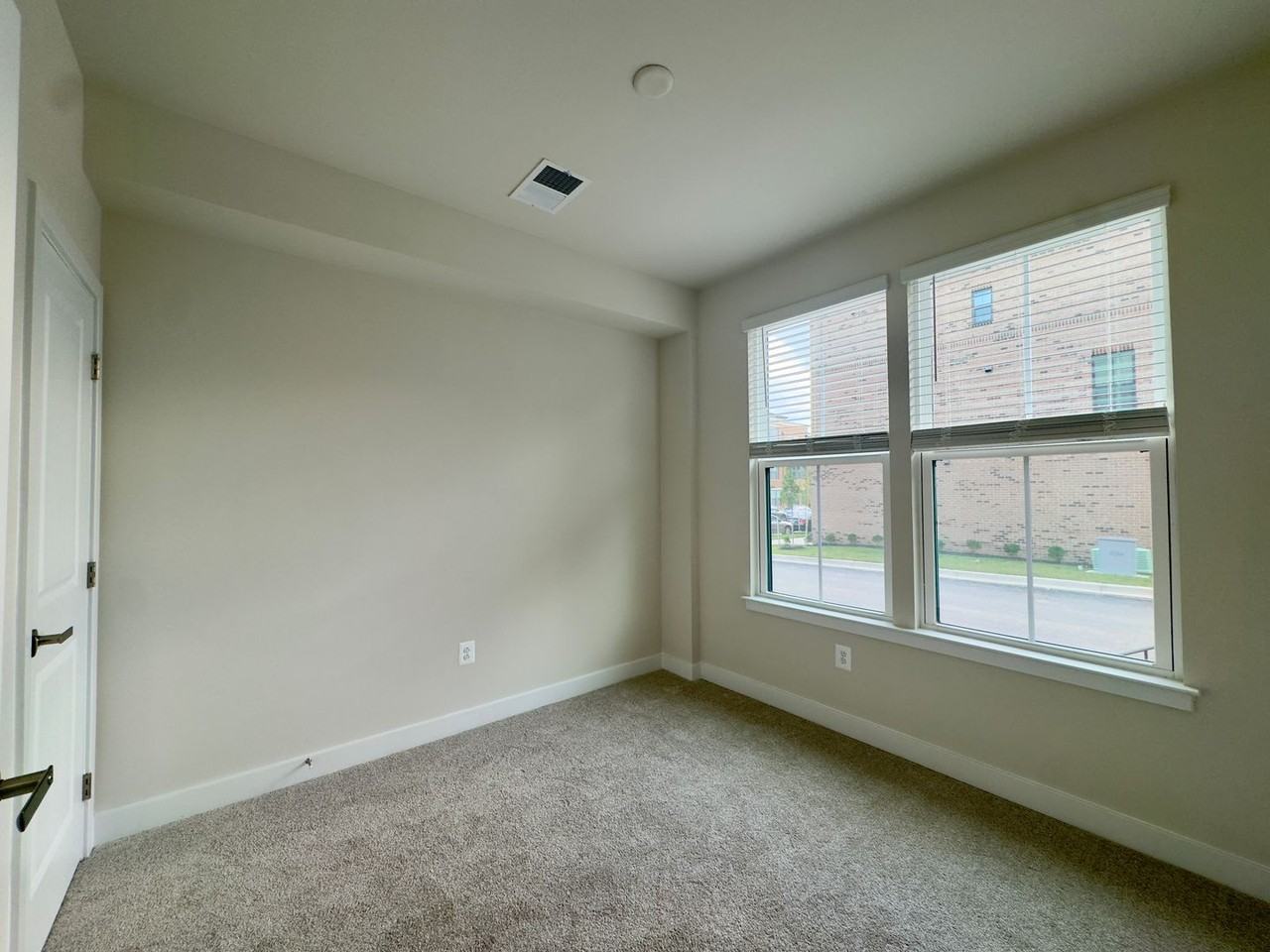 2304 Boojum St - Photo 5 of 30