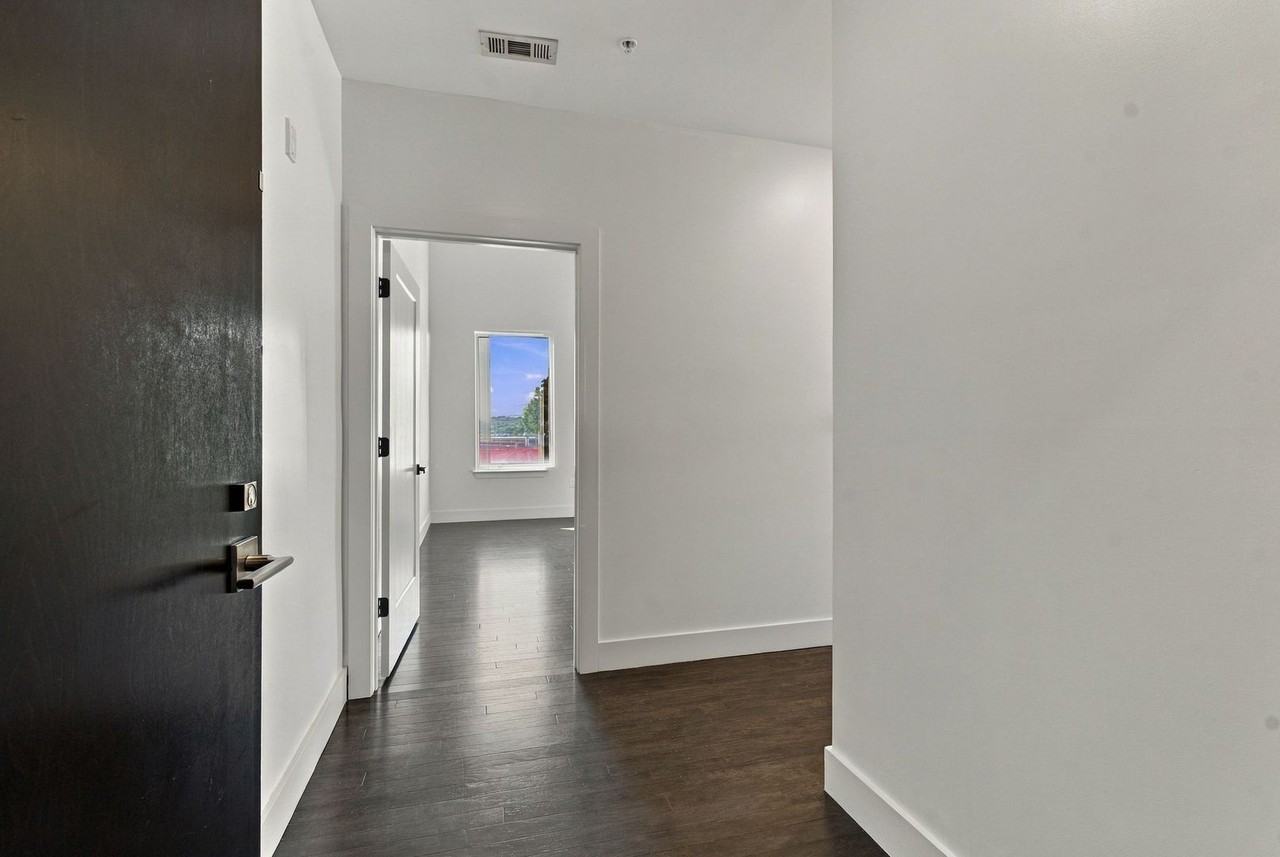2407 8th Ave S - Photo 2 of 42