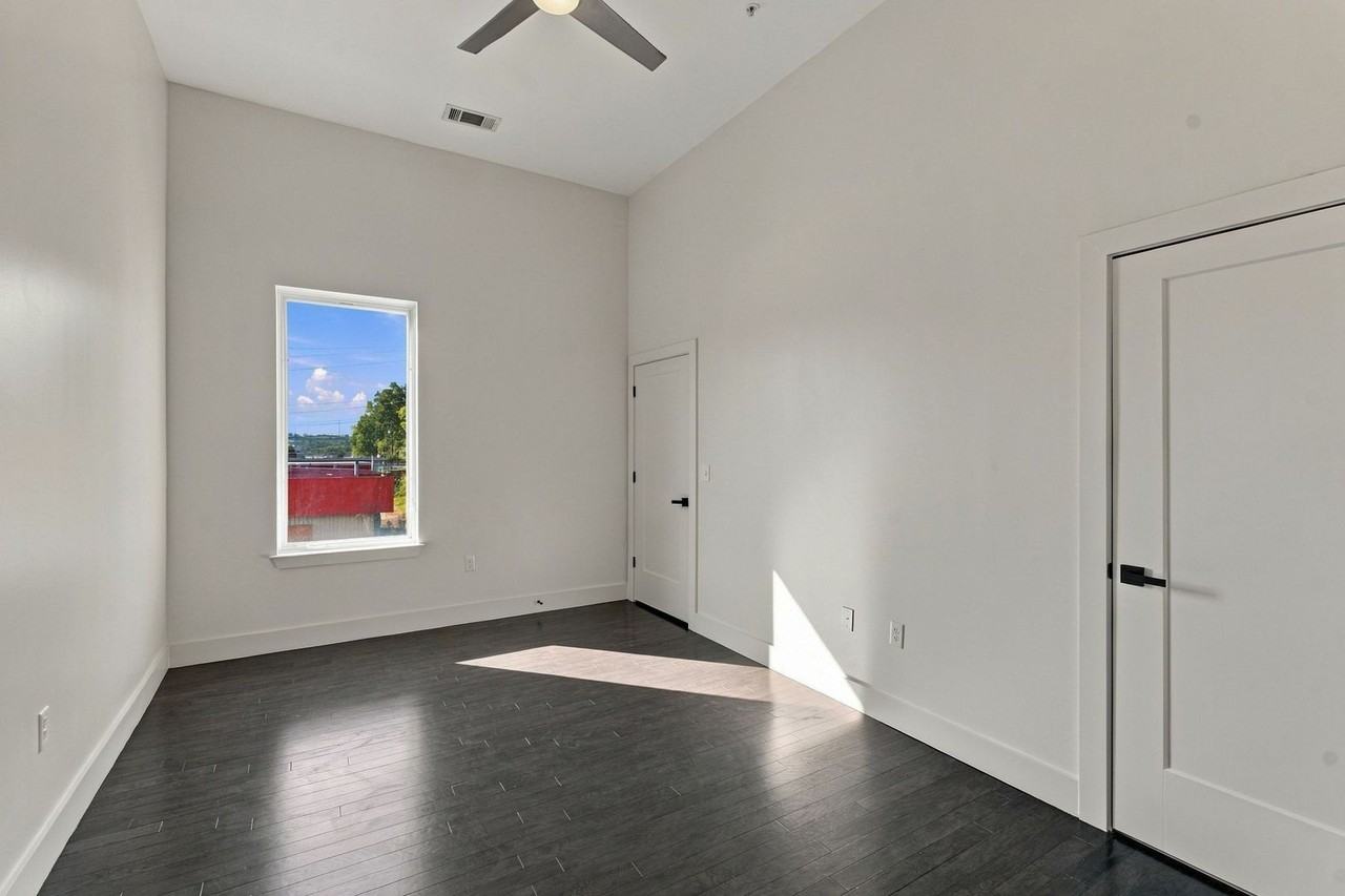 2407 8th Ave S - Photo 3 of 42