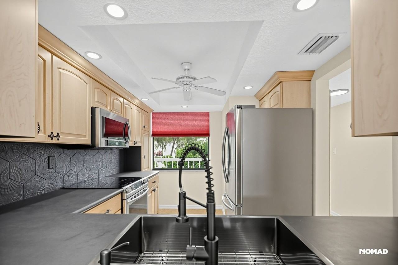 10600 S Ocean Dr - Photo 3 of 19