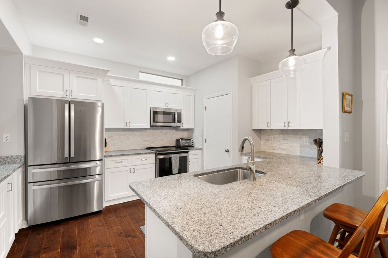 202 Saint Thomas Dr - Photo 3 of 27