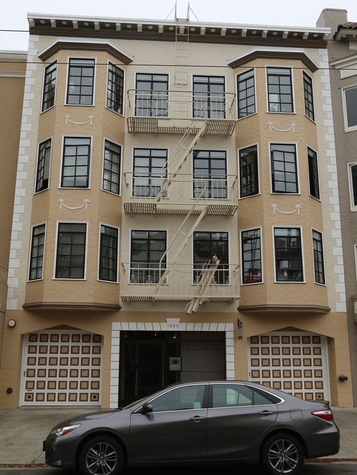 Classic Marina Living — Steps from the Waterfront - Photo 2 of 2