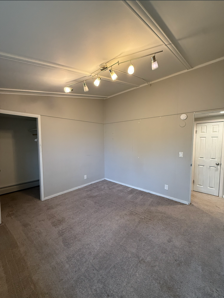 246 E 7th Ave - Photo 4 of 10