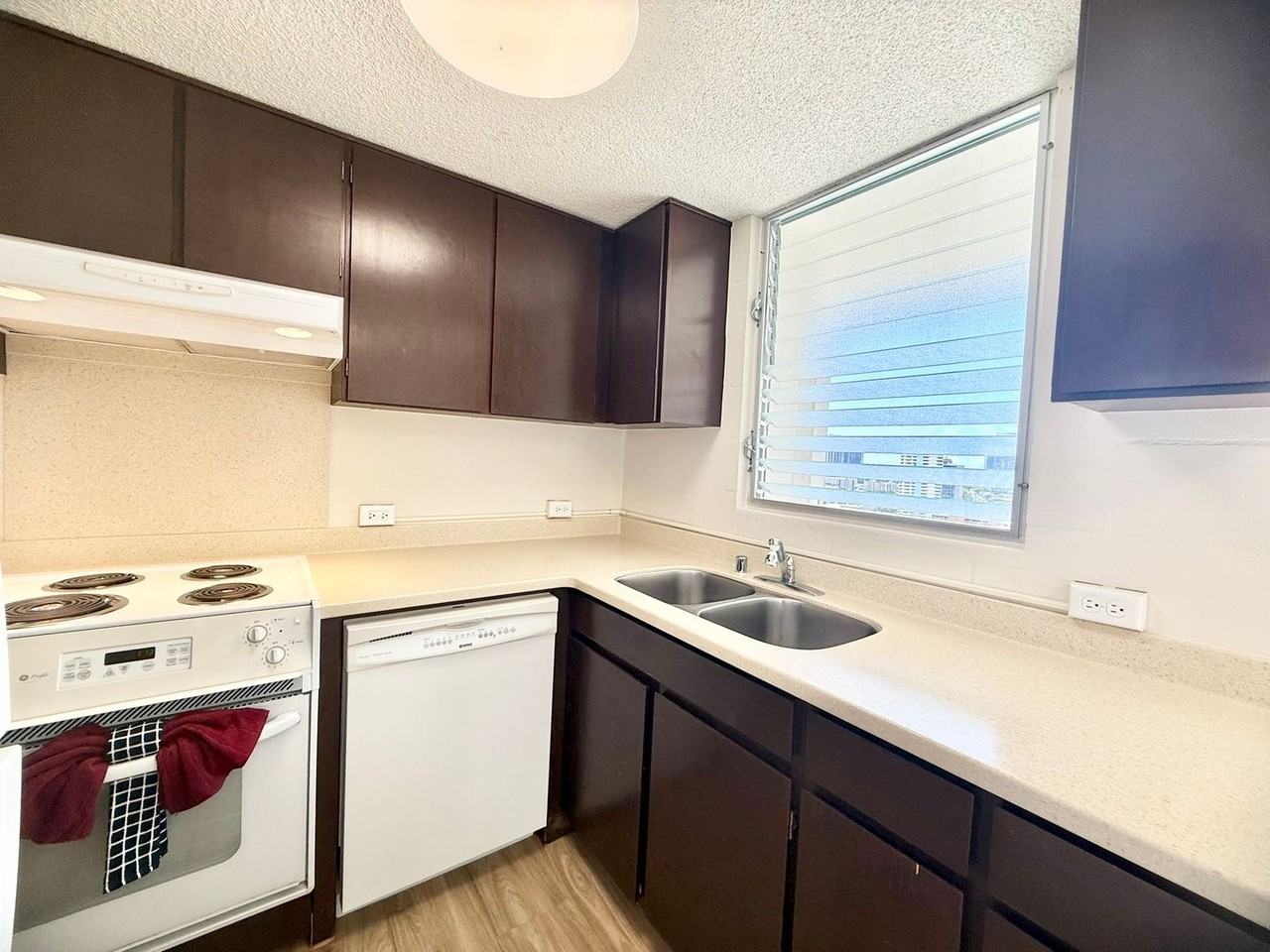 1121 Wilder Ave #1300B - Photo 6 of 24