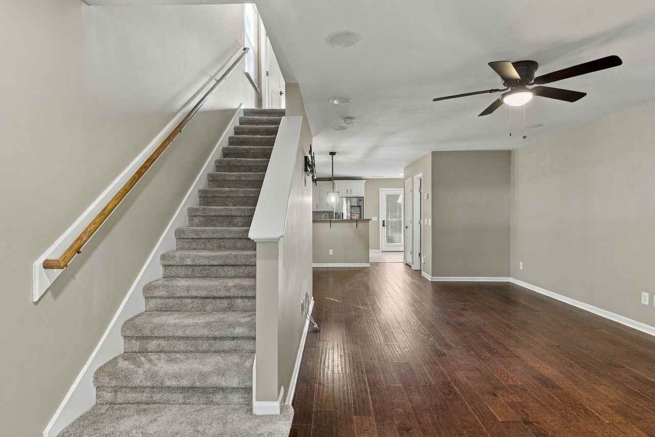302 Mapleton Aly - Photo 5 of 32