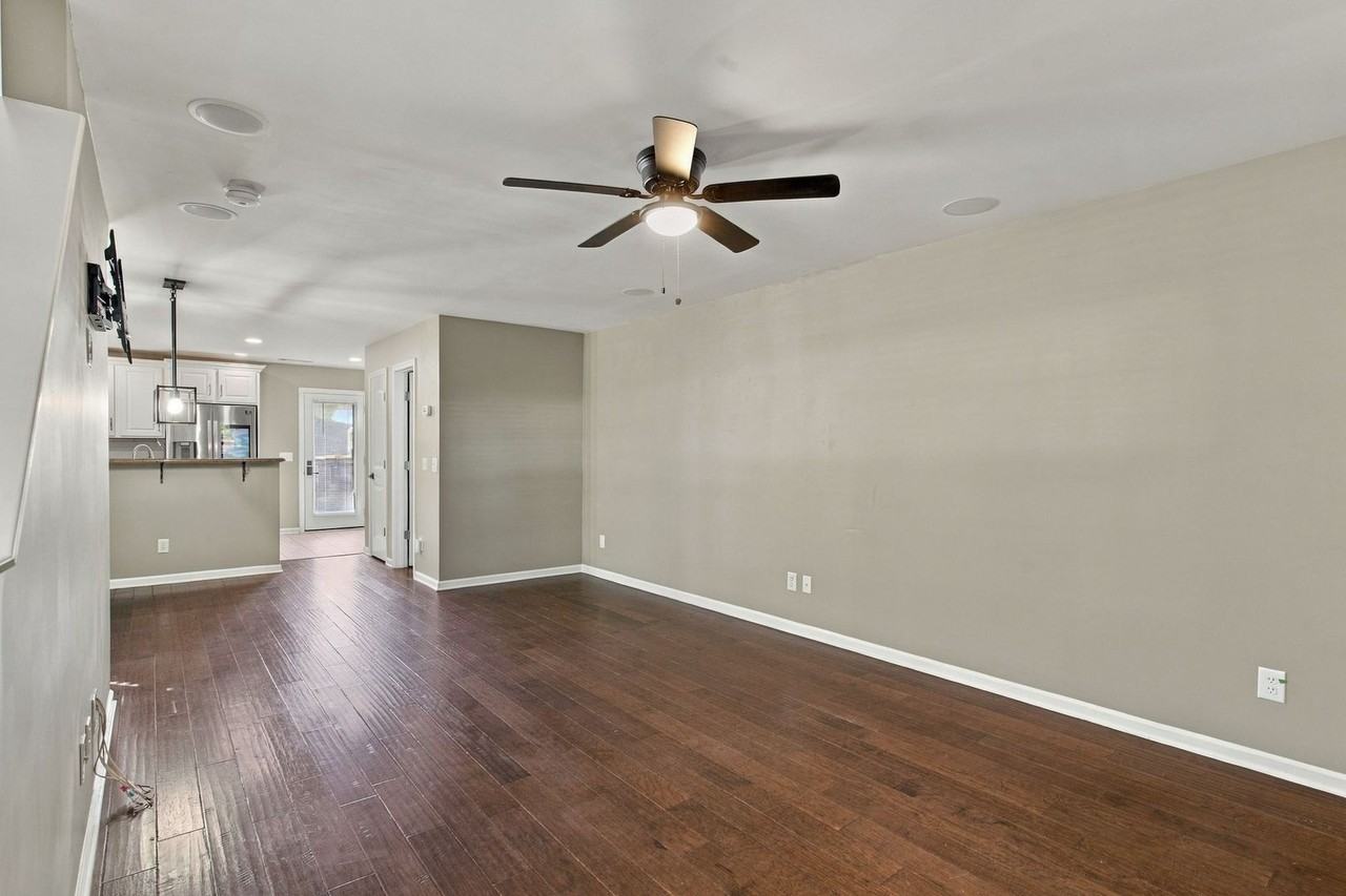 302 Mapleton Aly - Photo 6 of 32
