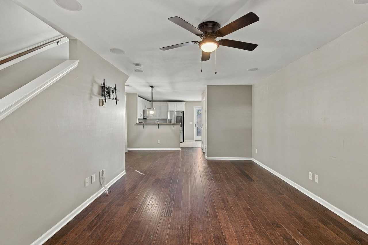 302 Mapleton Aly - Photo 7 of 32