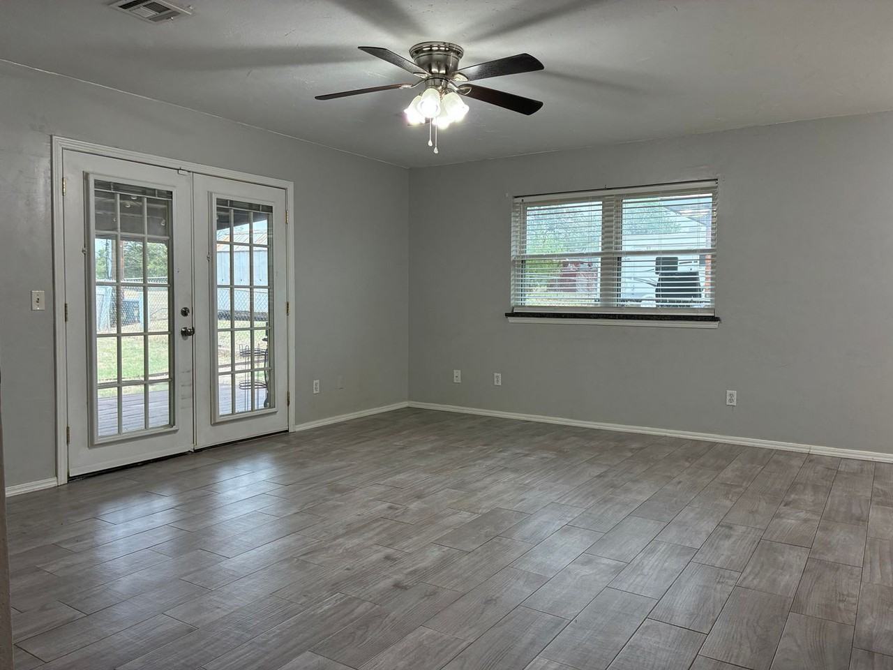 17 Seneca Dr - Photo 2 of 10