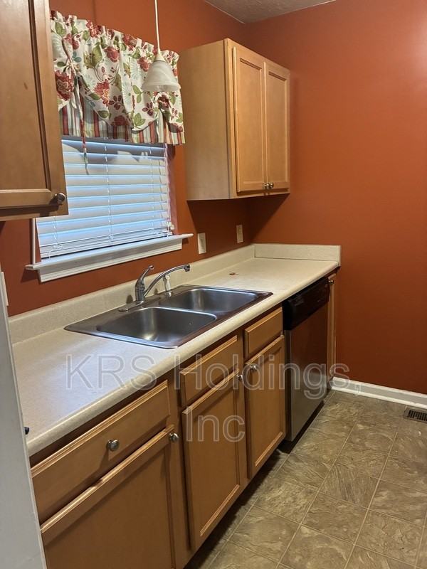 185 Alger Ln - Photo 2 of 13