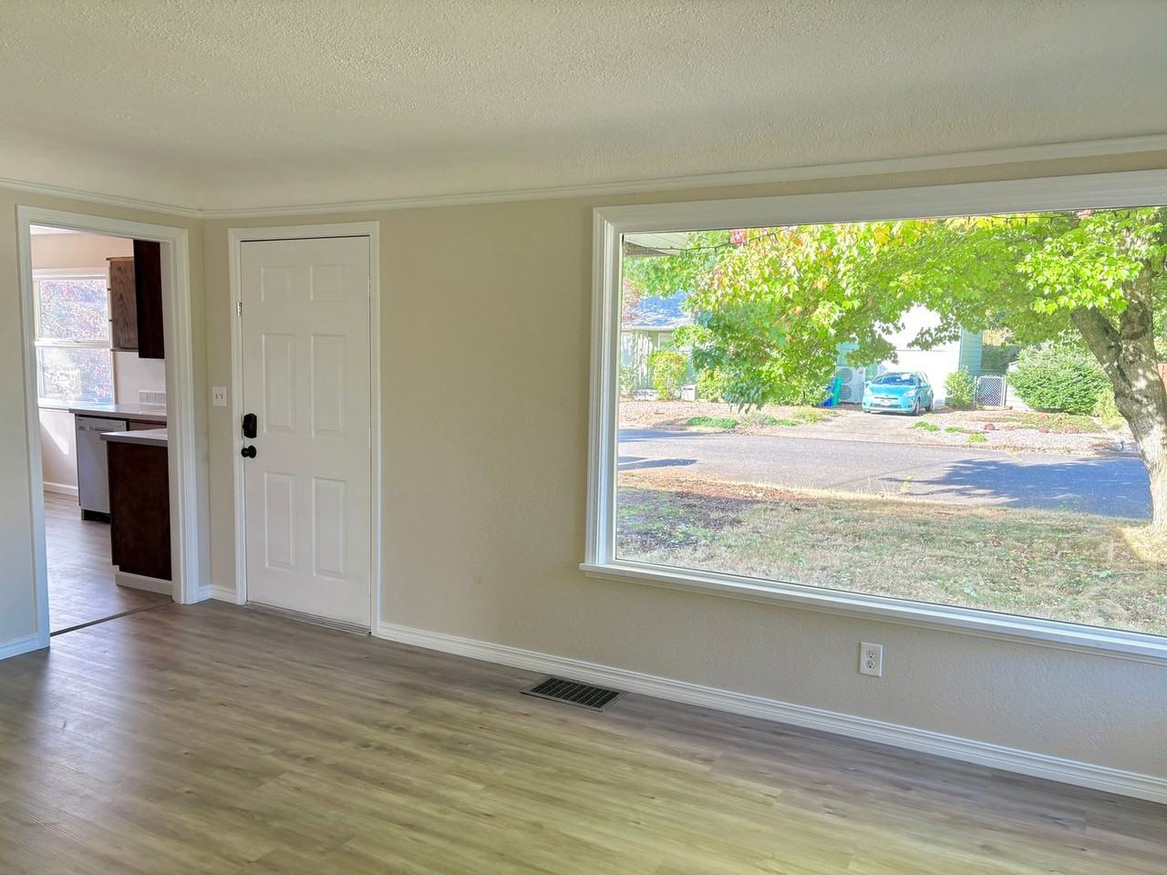 254 Ne 103rd Ave - Photo 5 of 24