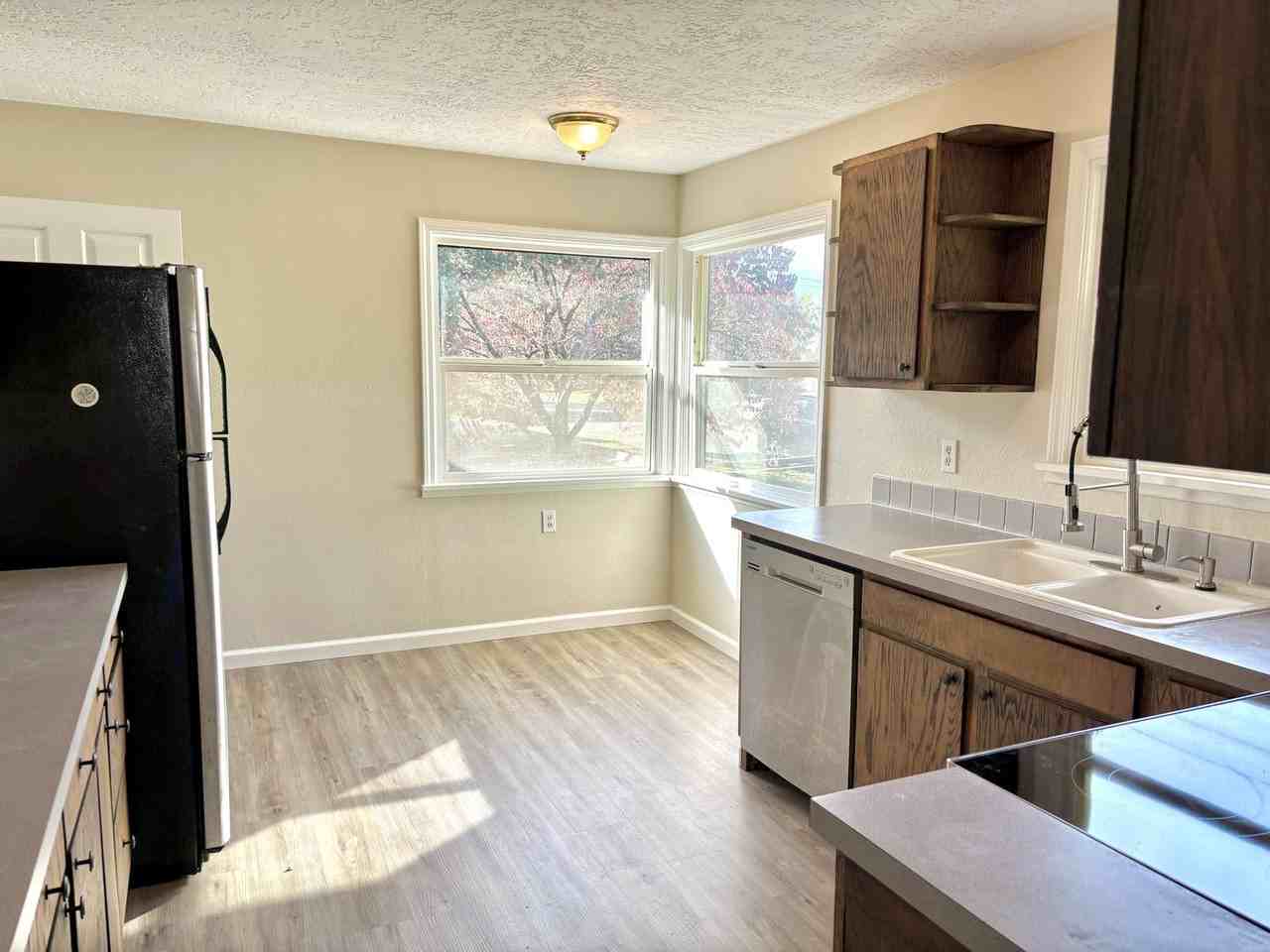254 Ne 103rd Ave - Photo 6 of 24
