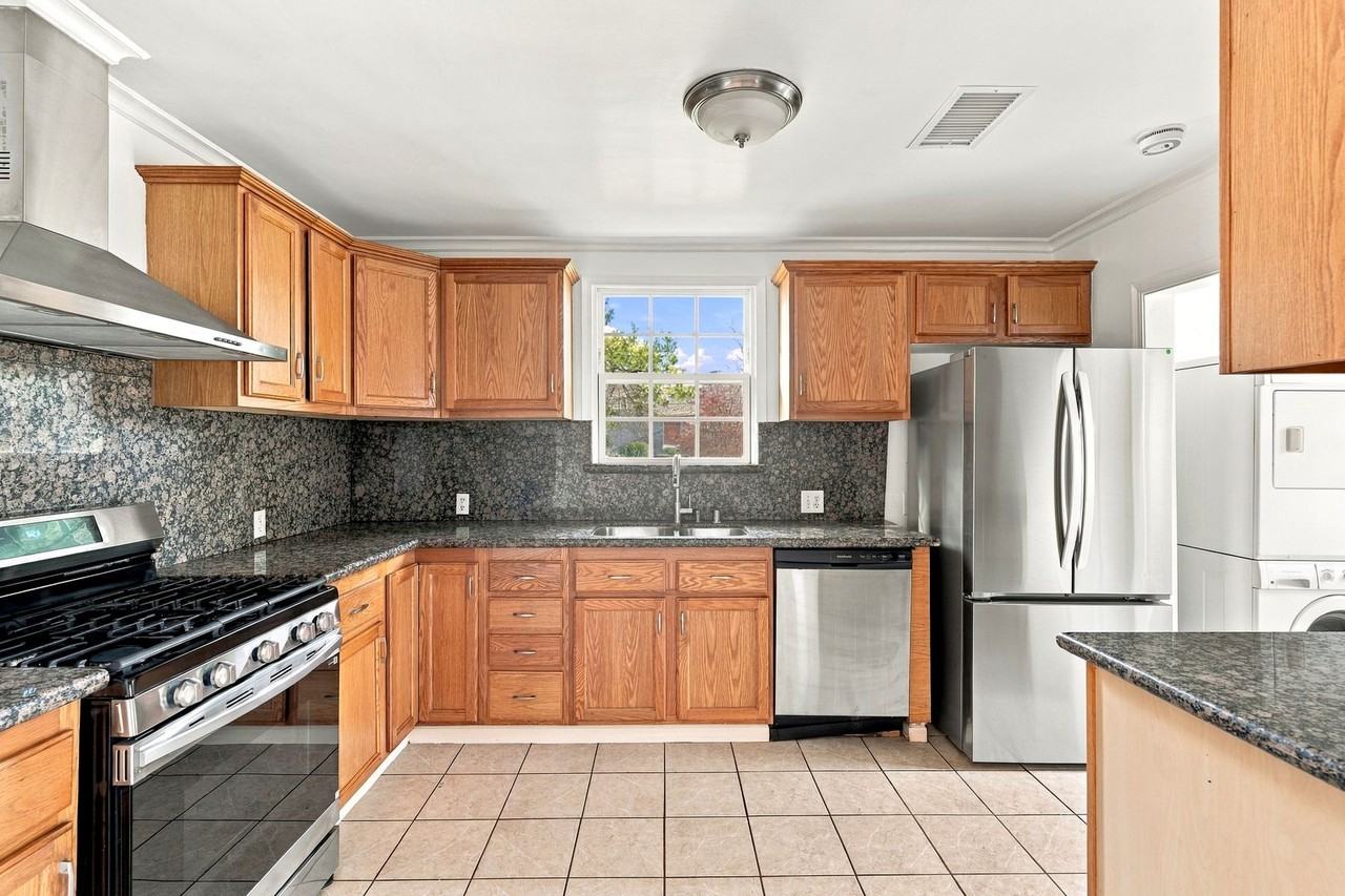 2801 N Lincoln St - Photo 4 of 31