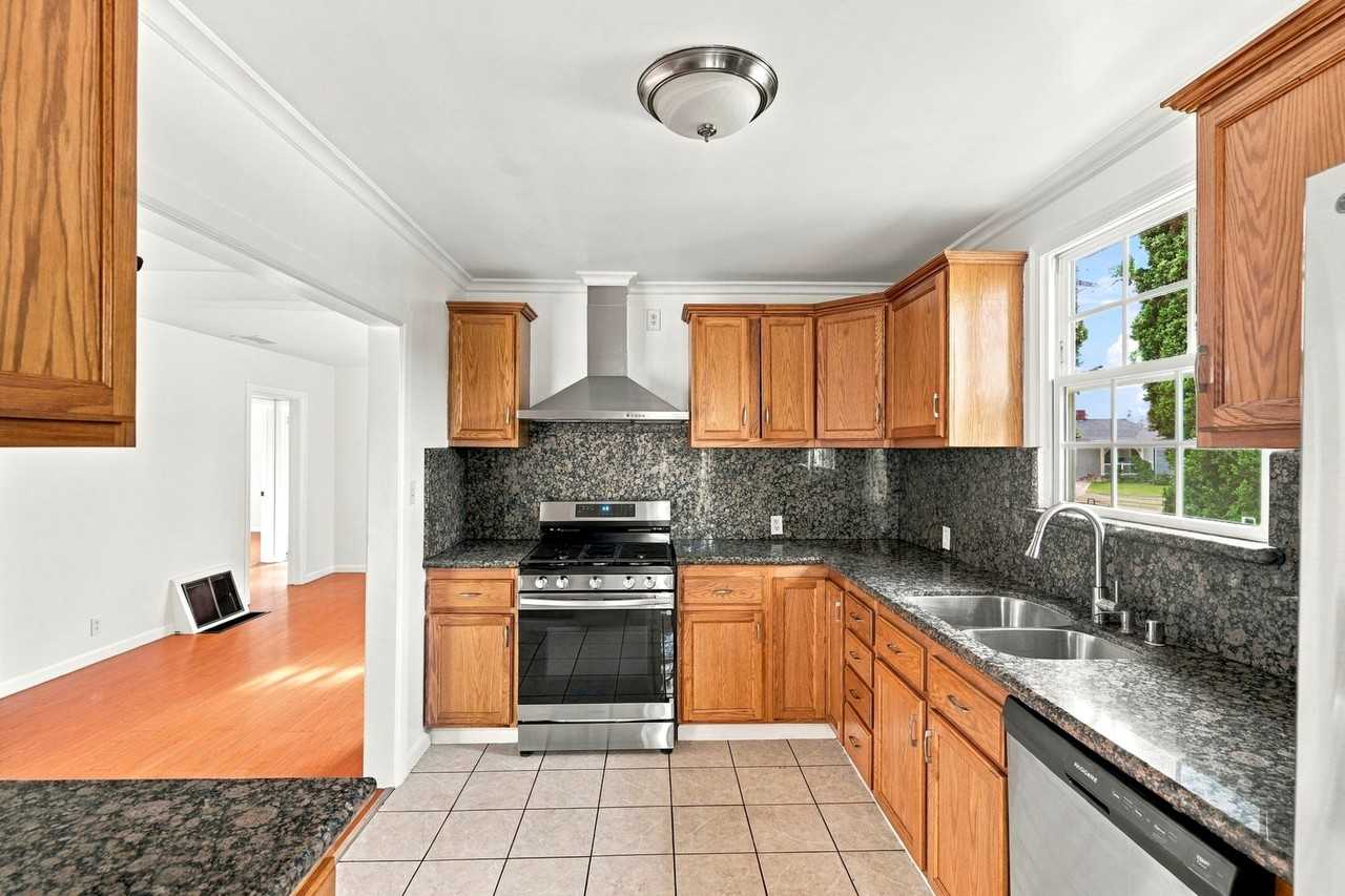 2801 N Lincoln St - Photo 5 of 31