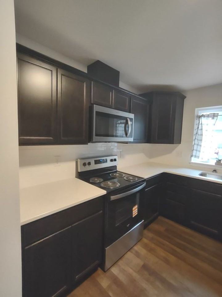 215 Werner Ct Se - Photo 4 of 18
