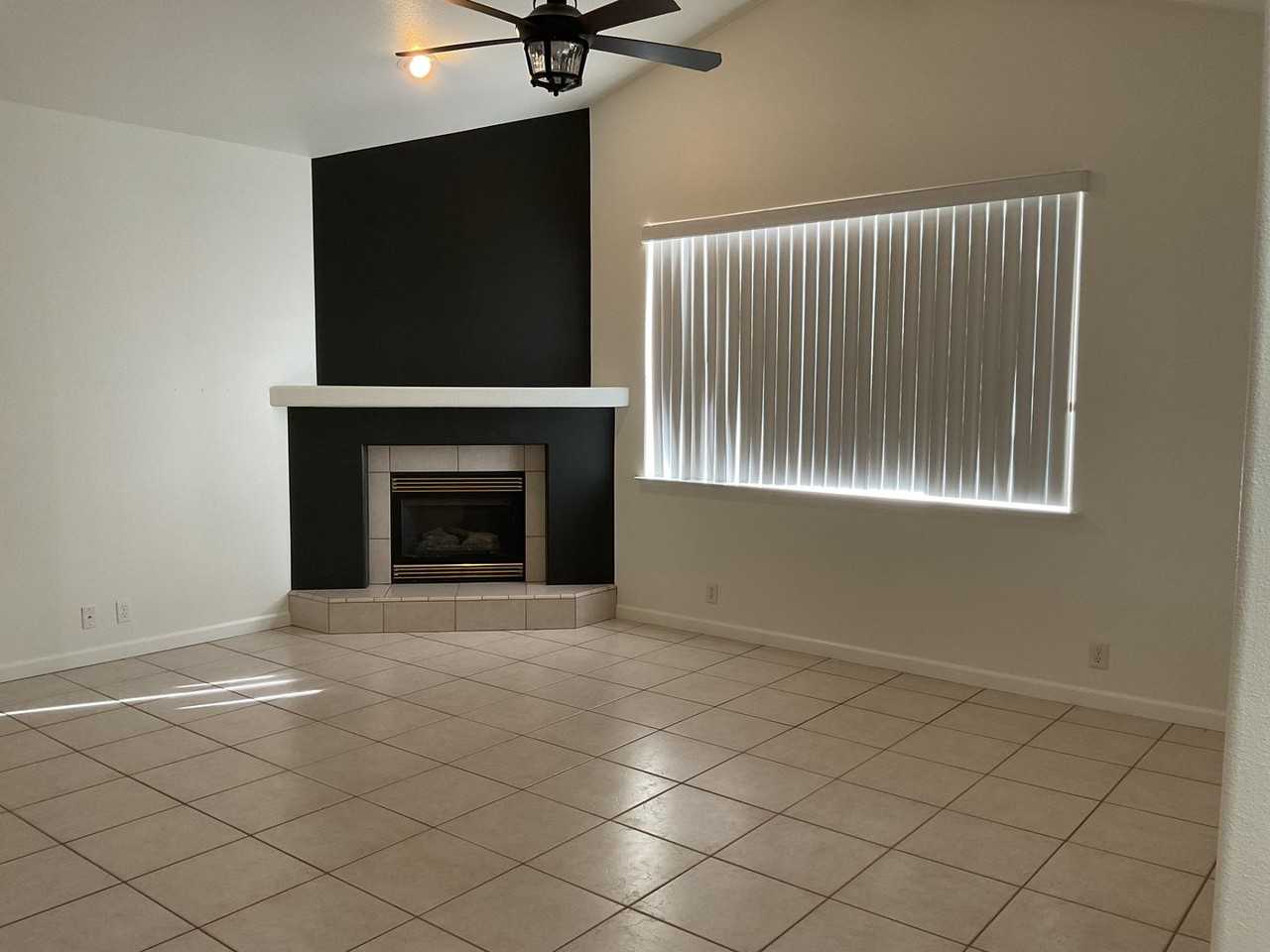 2078 Chadwick Dr - Photo 7 of 41