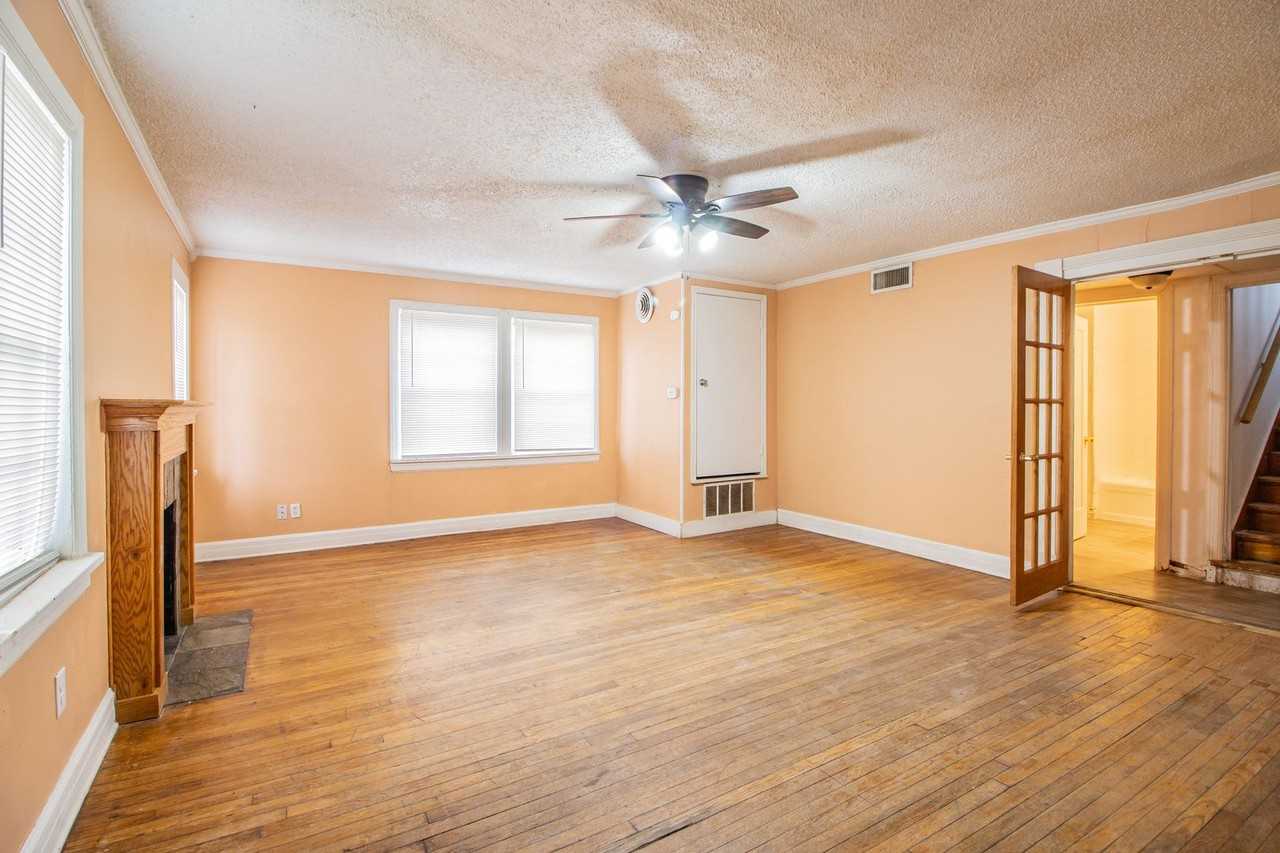 2203 20th St - Photo 3 of 18