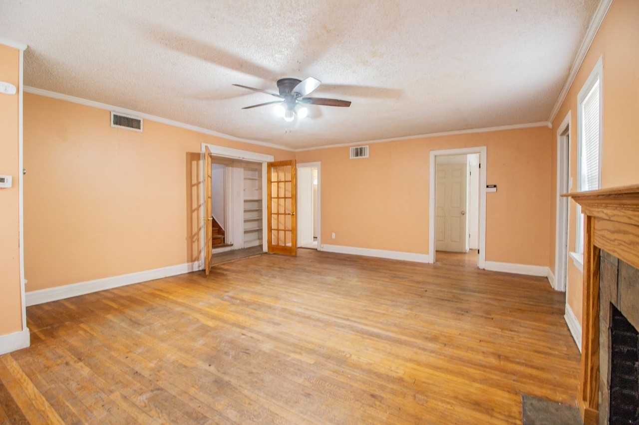 2203 20th St - Photo 4 of 18