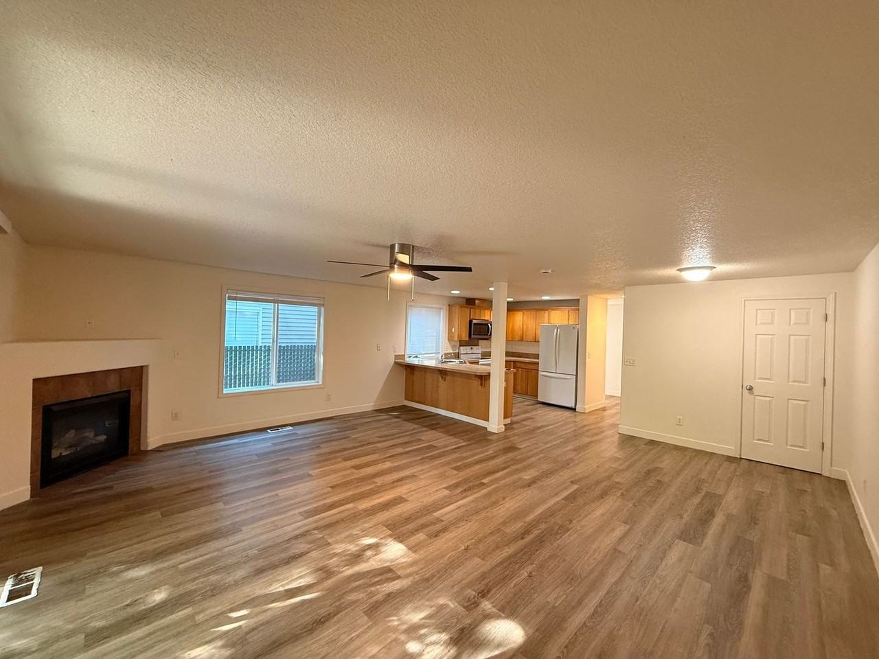 10205 Ne 58th St - Photo 3 of 25