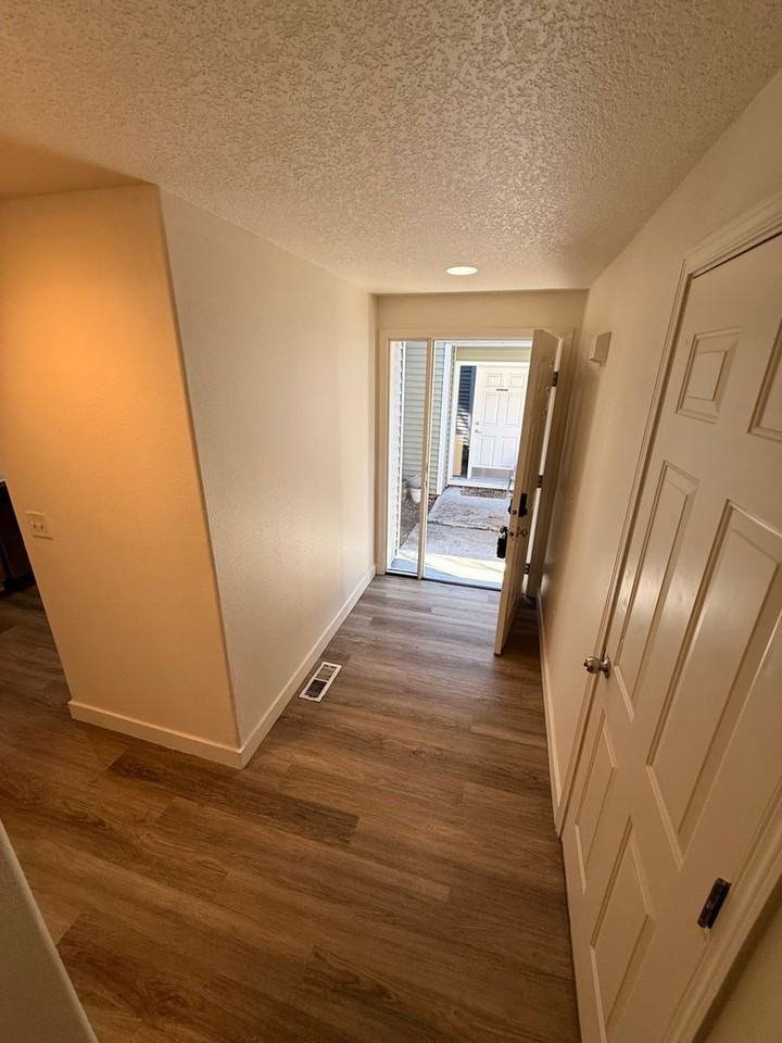 10205 Ne 58th St - Photo 6 of 25
