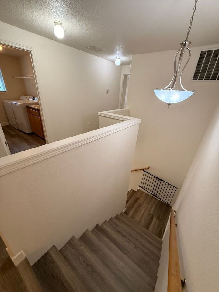 10205 Ne 58th St - Photo 7 of 25