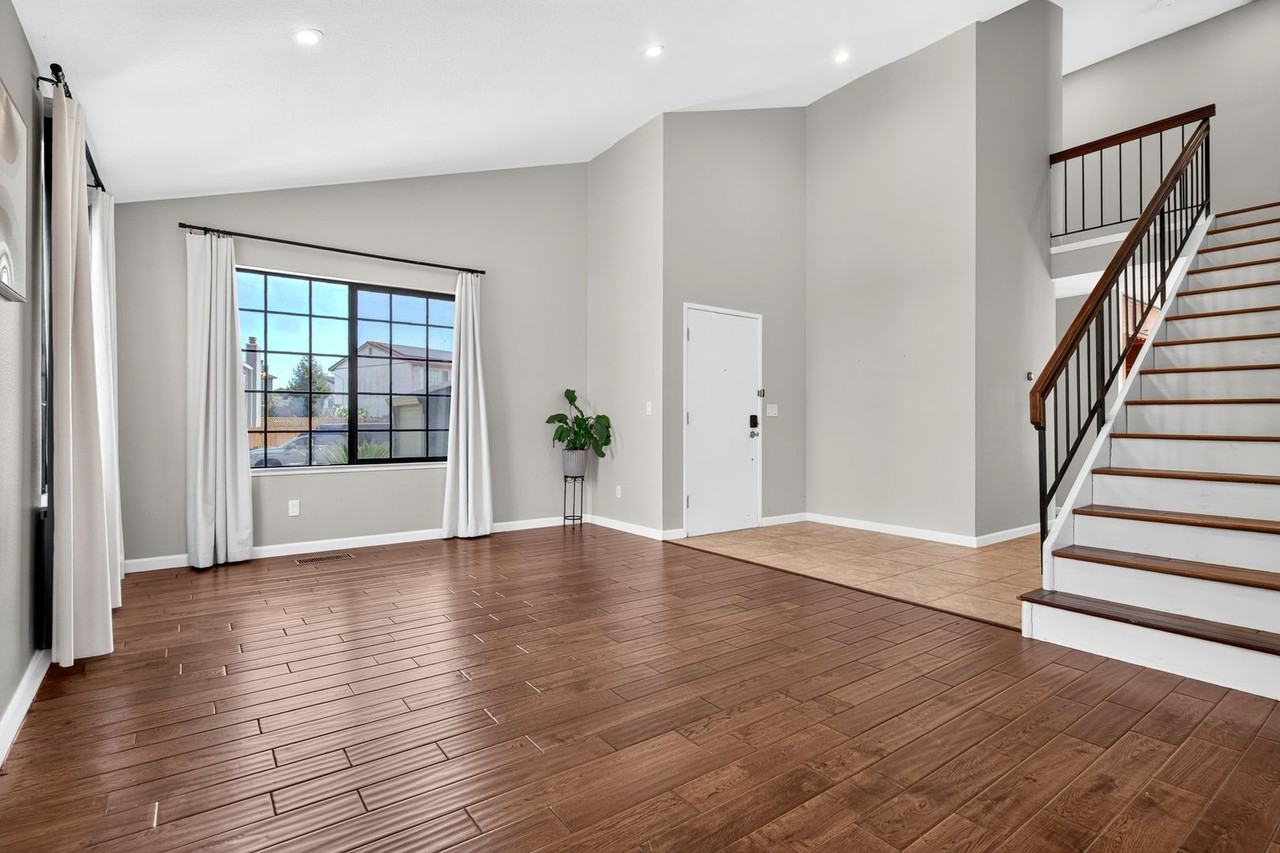 138 Eagle Ct - Photo 2 of 43