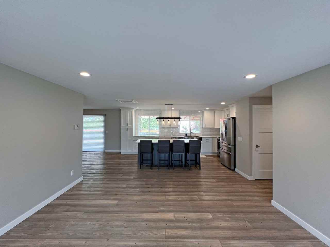 917 E Guiberson St - Photo 4 of 50