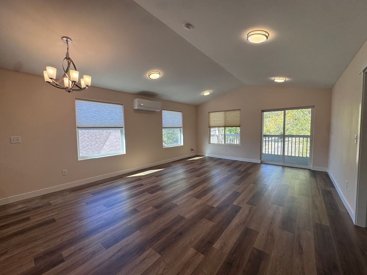 1710 Ne Alameda Ave - Photo 2 of 16