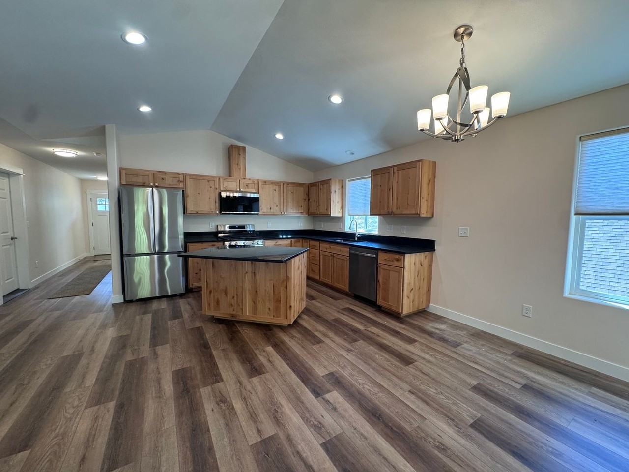 1710 Ne Alameda Ave - Photo 3 of 16
