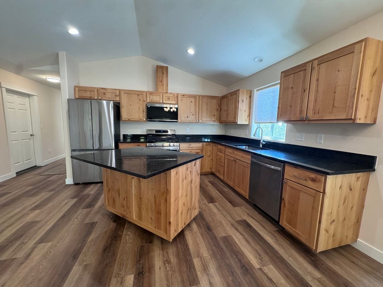 1710 Ne Alameda Ave - Photo 4 of 16