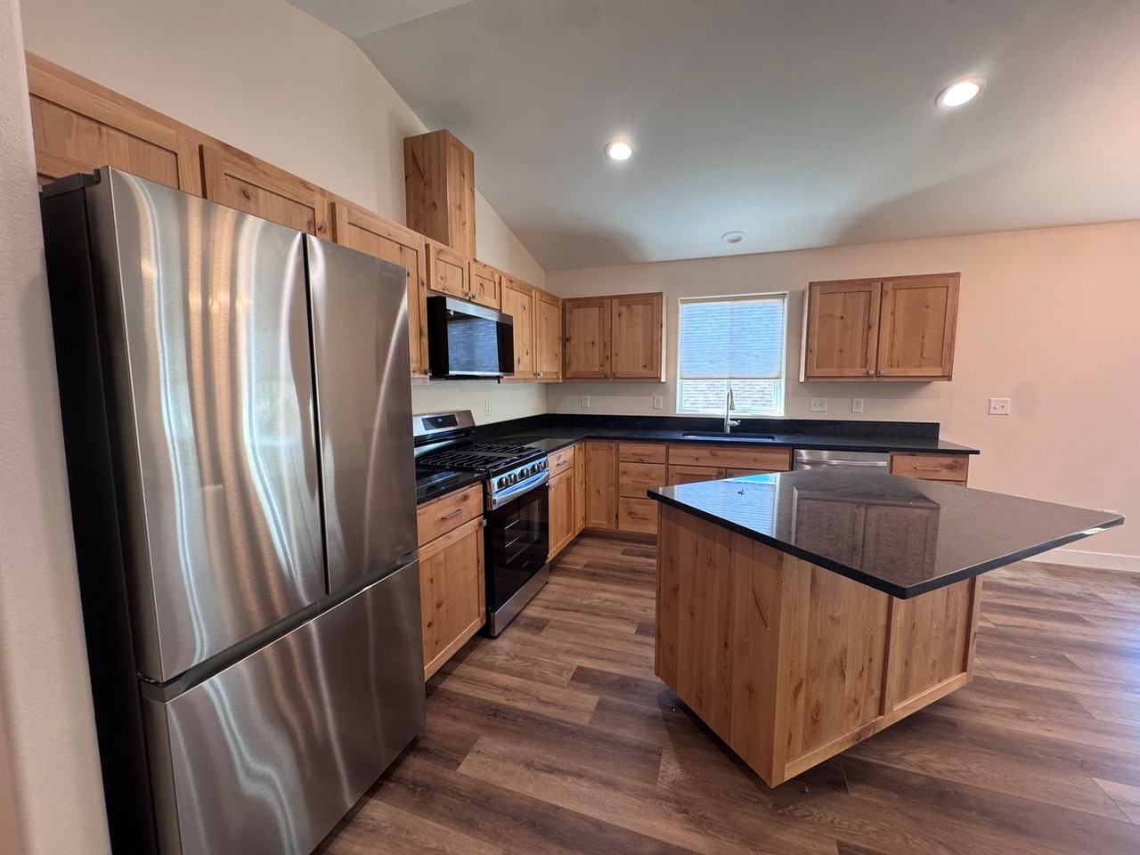1710 Ne Alameda Ave - Photo 5 of 16