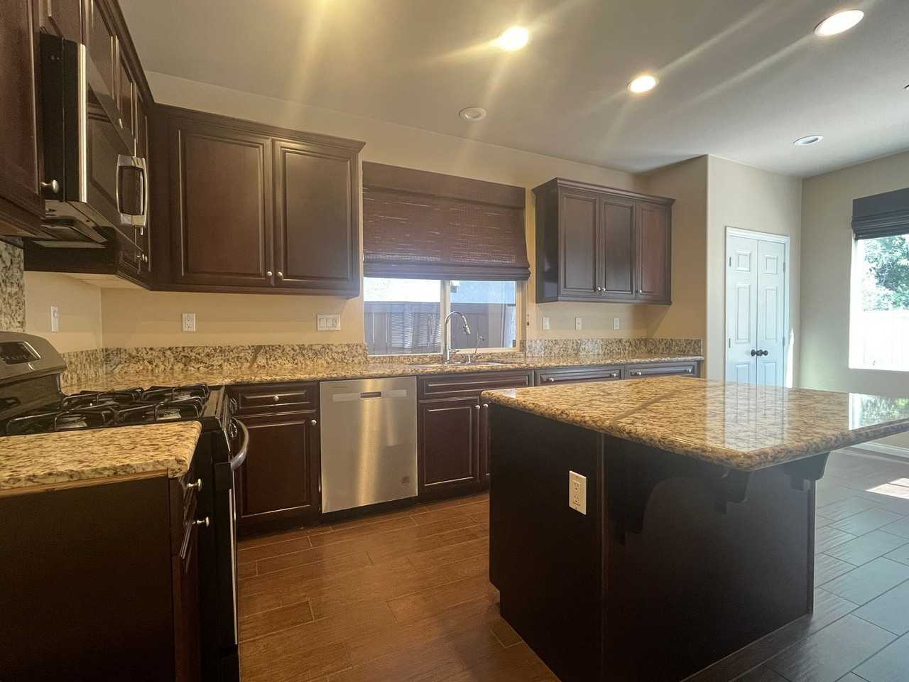 790 Arbor Glen Ln - Photo 3 of 24