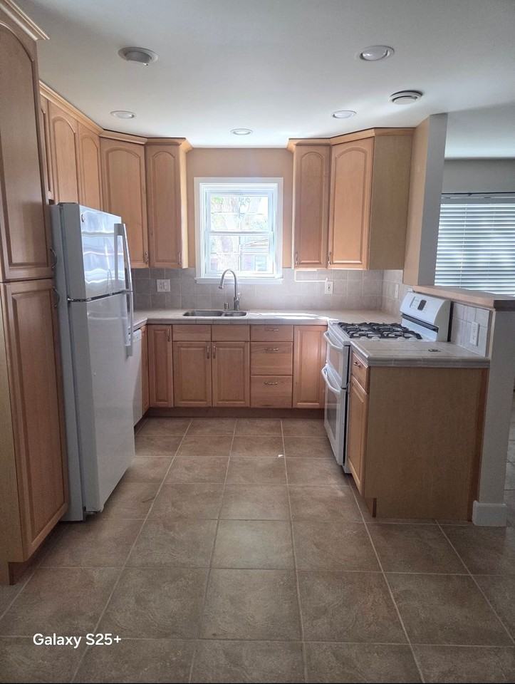 381 5th St - Photo 3 of 17