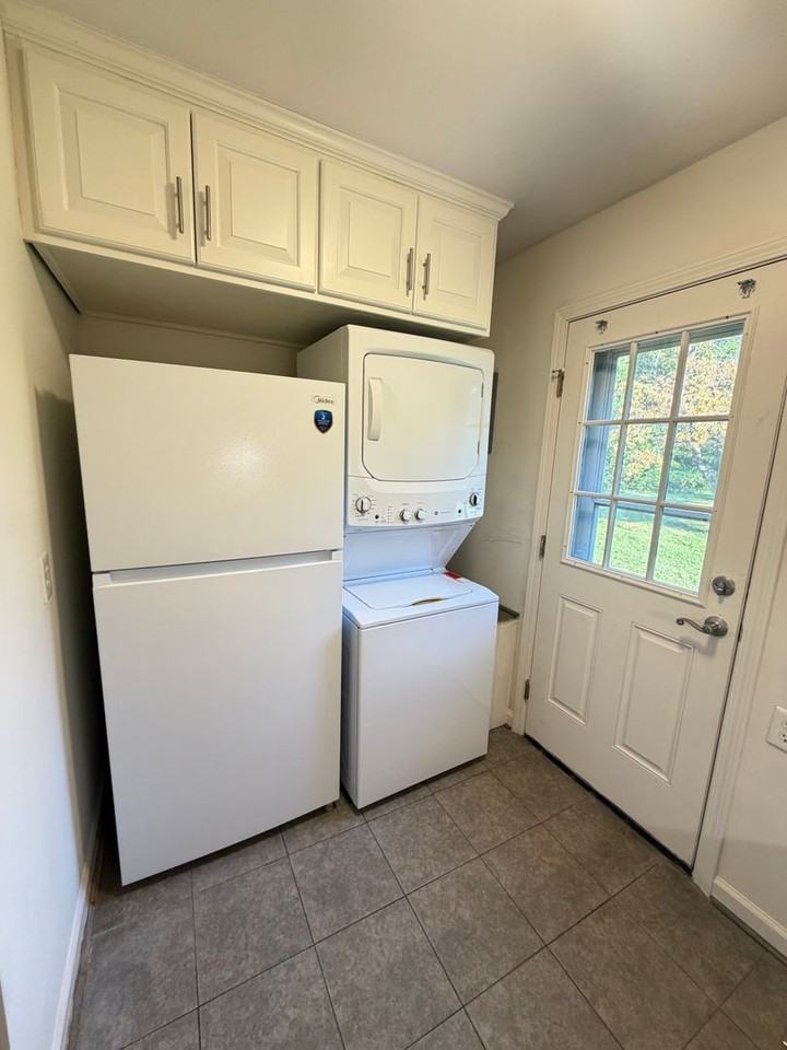 1300 Warwick Dr #2C - Photo 4 of 11