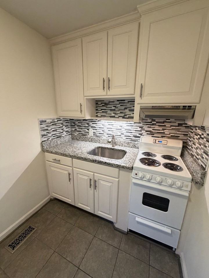 1300 Warwick Dr #2C - Photo 5 of 11