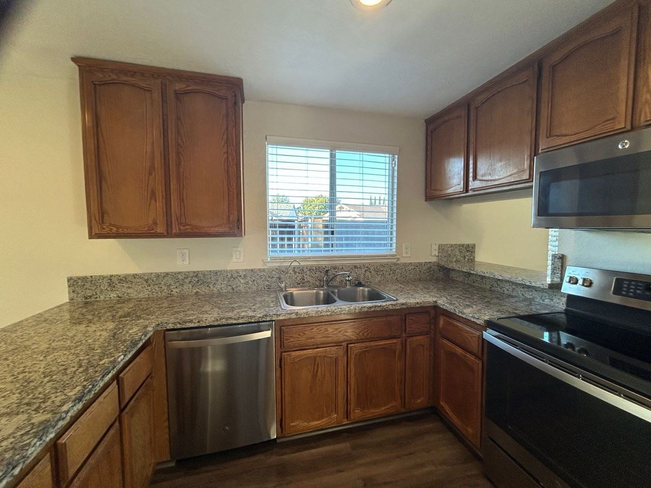 9493 Whithorn Ct - Photo 3 of 17