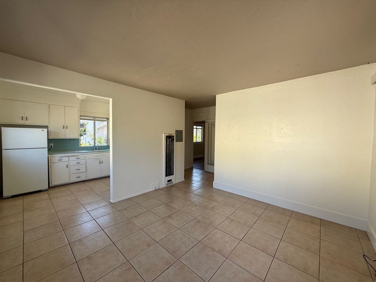 1624 Macarthur Blvd - Photo 2 of 10