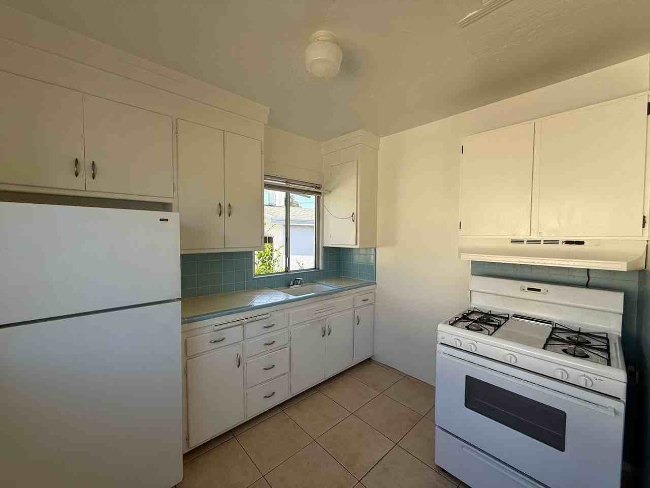 1624 Macarthur Blvd - Photo 5 of 10