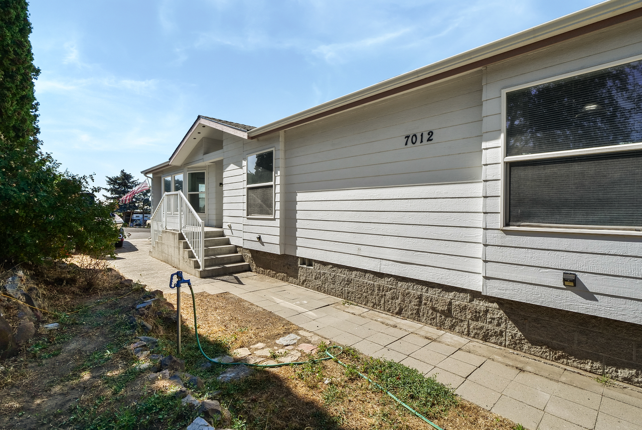 7012 Plaza St Se - Photo 2 of 35