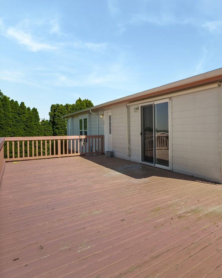 7012 Plaza St Se - Photo 4 of 35