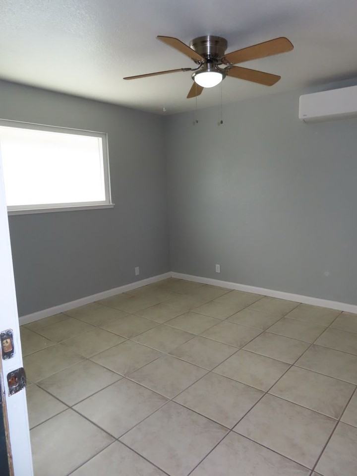 4248 Oterol Ct #B - Photo 4 of 17