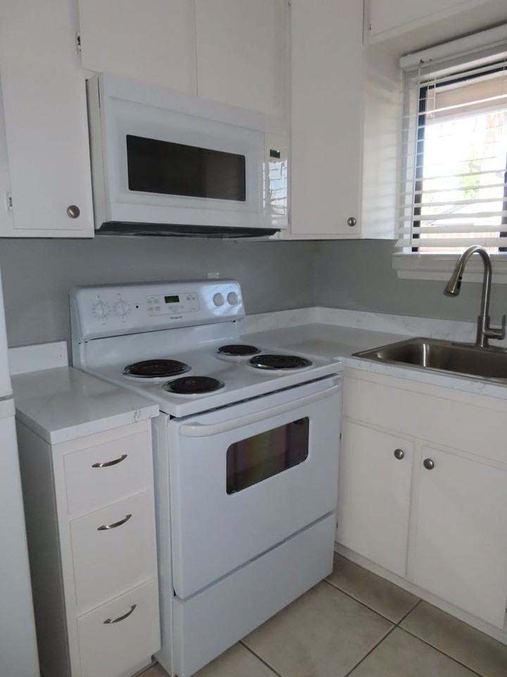 4248 Oterol Ct #B - Photo 6 of 17