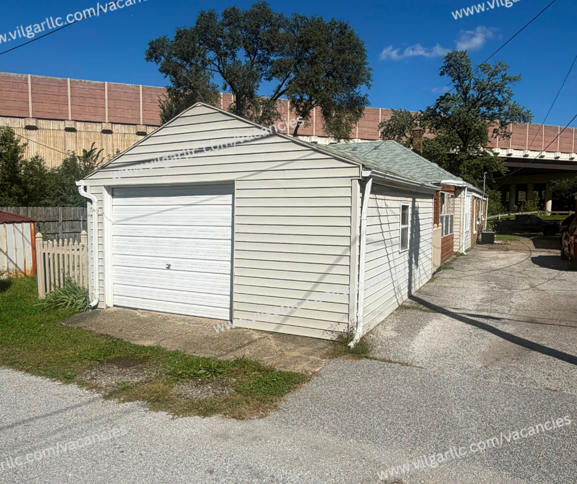 7610 Manor Ave - Photo 3 of 21