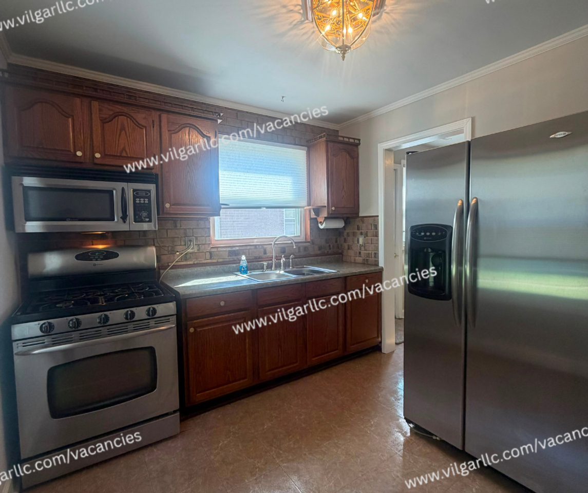 7610 Manor Ave - Photo 4 of 21