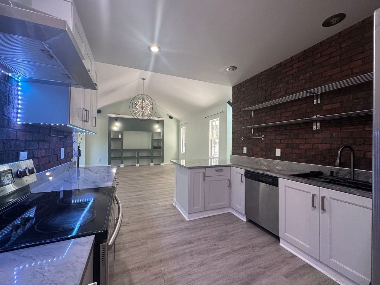 6161 Venice Ct - Photo 5 of 16