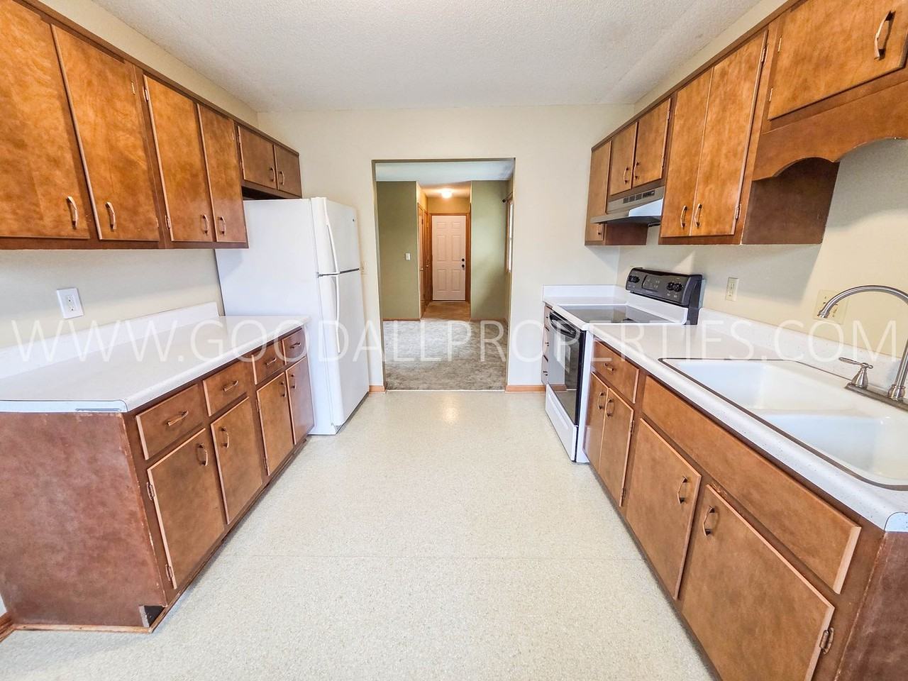 2412 Evelyn St - Photo 2 of 10
