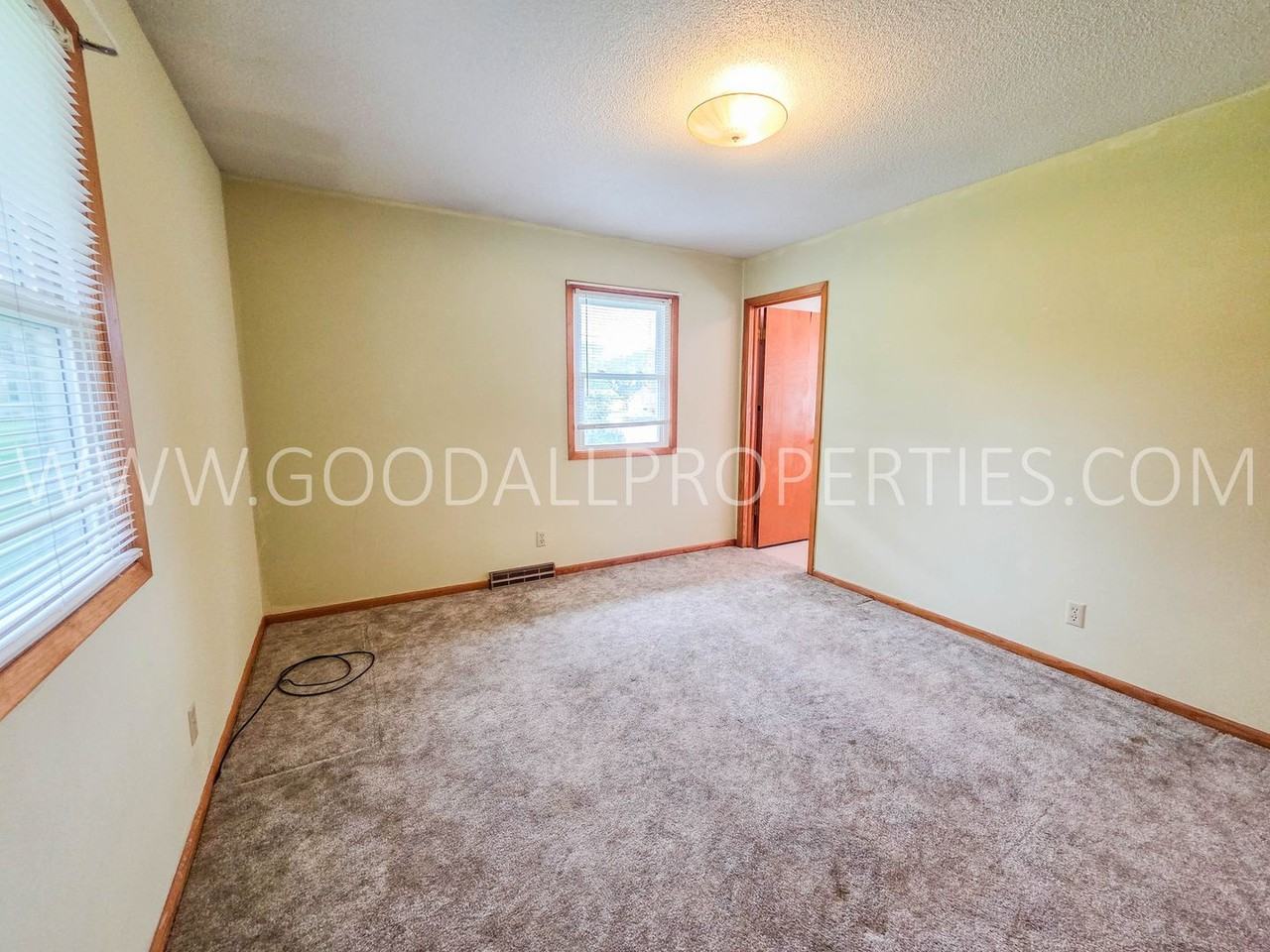 2412 Evelyn St - Photo 3 of 10