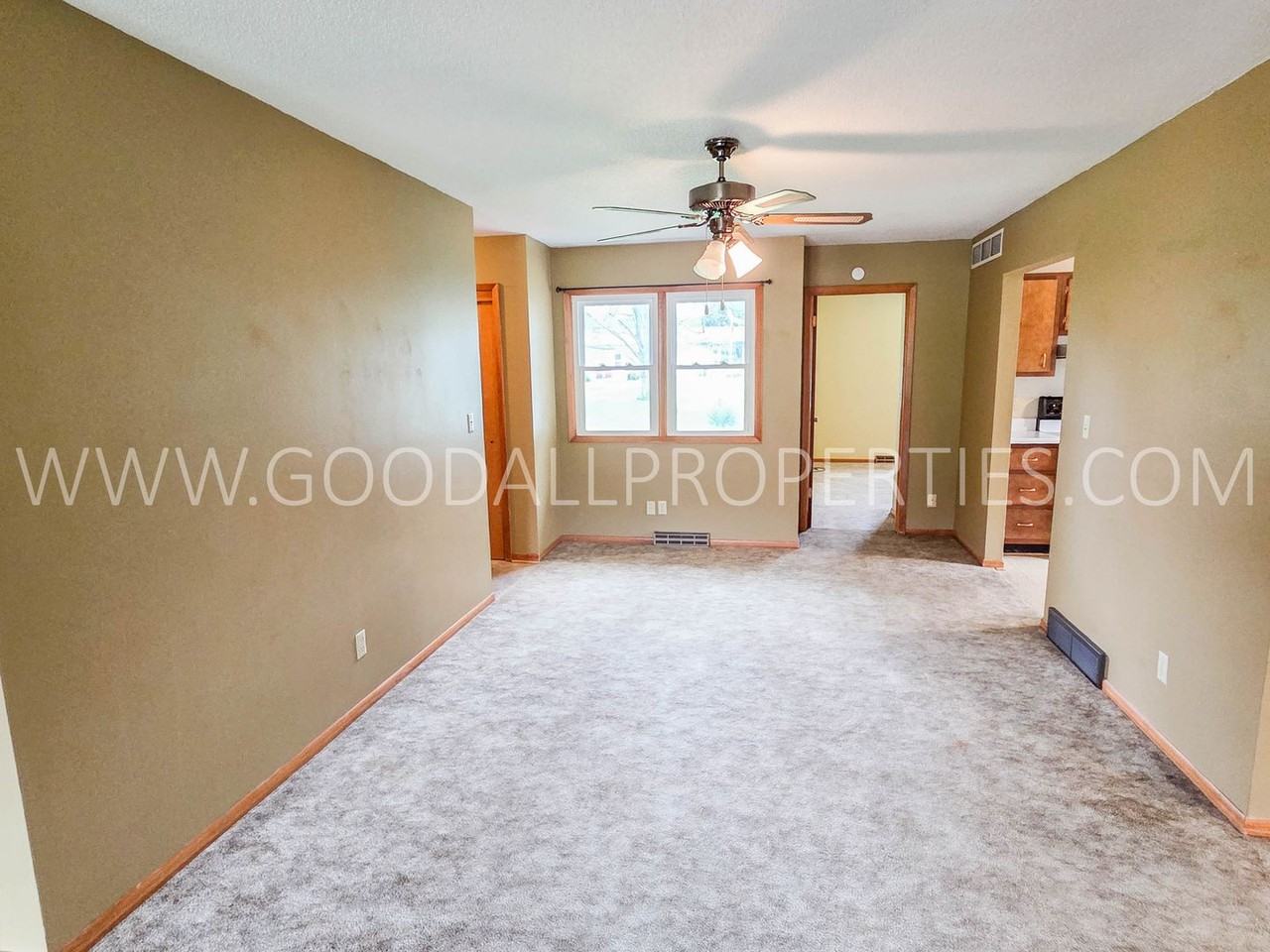 2412 Evelyn St - Photo 4 of 10